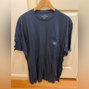 Men’s vineyard vines t-shirt